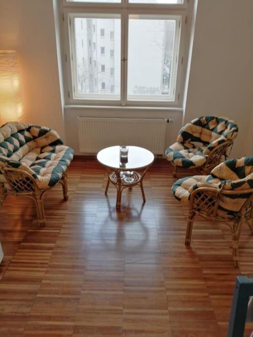 2 Bedrooms Close Vysehrad - Congress Centrum Прага Екстериор снимка